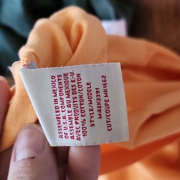 2 Men's Guess T-Shirts Size Small - Picture 5 of 5